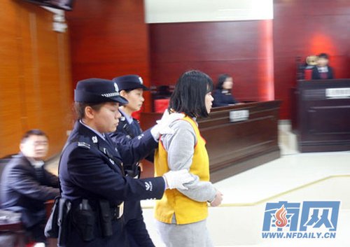 女孩被老师砸伤案一审宣判，正义终将显现，天平终将平衡